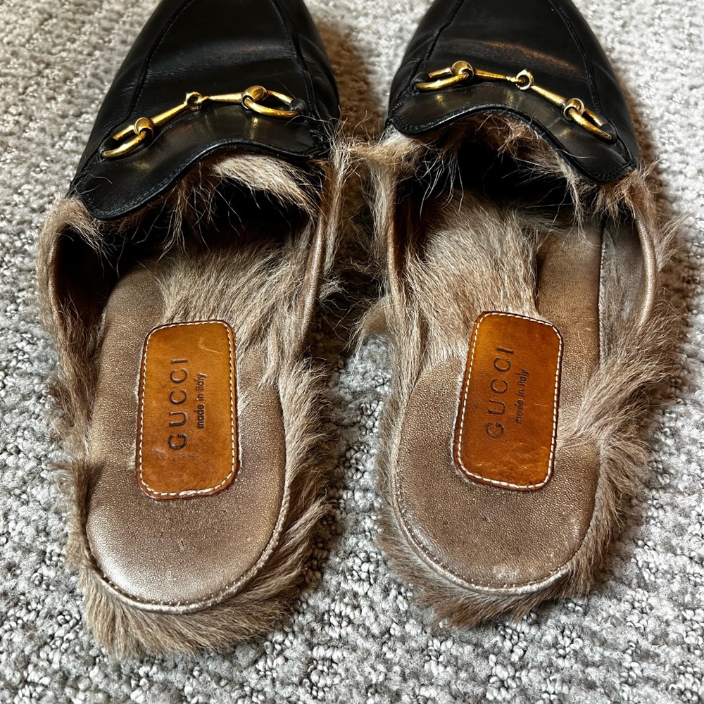 Gucci Princetown Black Leather Loafers with Gold Accents - Picture 2 of 9